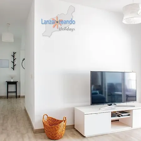 Buenavida Cozy Holiday Home Vv With Communal Pool And Air Con Costa Teguise Extérieur photo